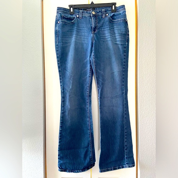 Nine West ladies jeans size 12 / 31 rhinestone pockets - Picture 3 of 8